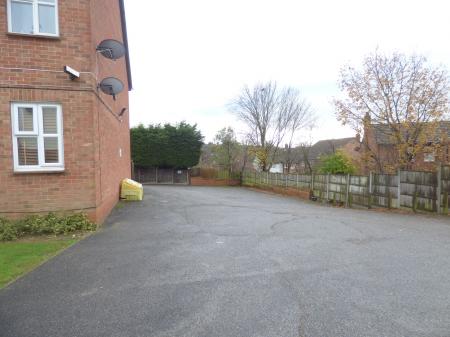 1 bedroom Studio flat to let in Marlborough Way, Billericay, CM12