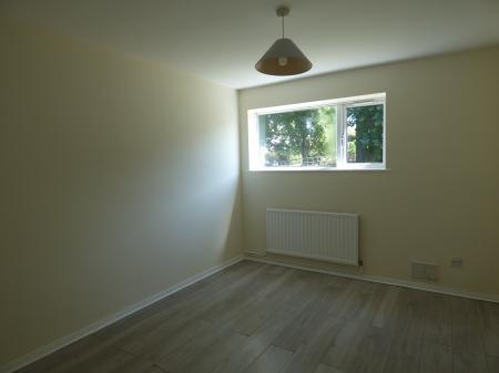 2 bedroom Flat to let in Shepeshall, Lee Chapel North, Basildon, SS15