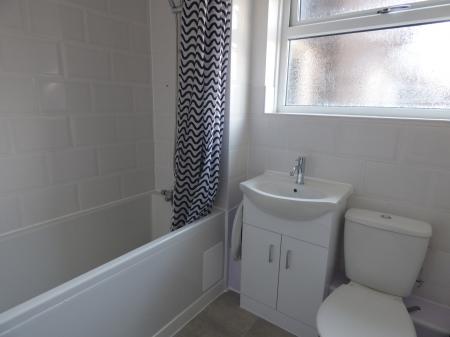 2 bedroom Flat to let in Shepeshall, Lee Chapel North, Basildon, SS15