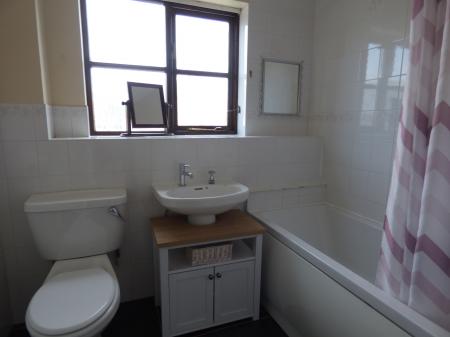 3 bedroom Detached house to let in Redwood Drive