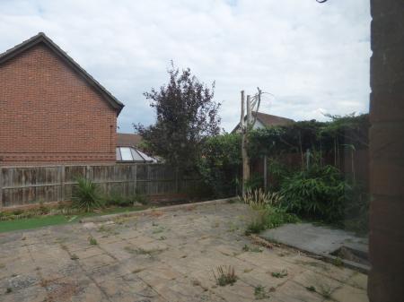 3 bedroom Detached house to let in Redwood Drive