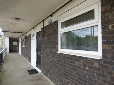 1 bedroom Flat to let in Thistledown, Basildon, SS14