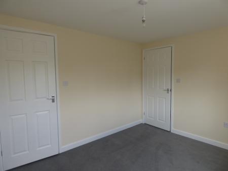 1 bedroom Flat to let in Langham Crescent, Billericay, CM12