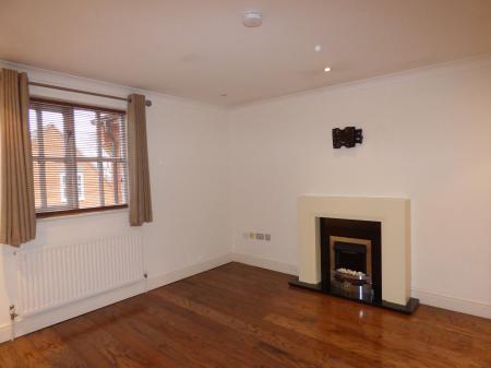 4 bedroom Town house to let in Greensleeves Drive, Brentwood, CM14