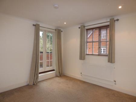4 bedroom Town house to let in Greensleeves Drive, Brentwood, CM14