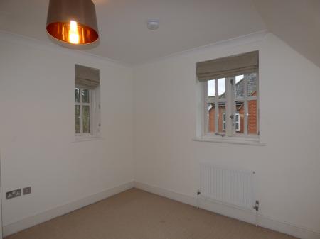 4 bedroom Town house to let in Greensleeves Drive, Brentwood, CM14