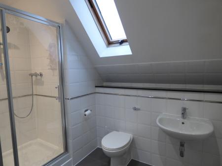 4 bedroom Town house to let in Greensleeves Drive, Brentwood, CM14