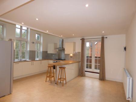 4 bedroom Town house to let in Greensleeves Drive, Brentwood, CM14