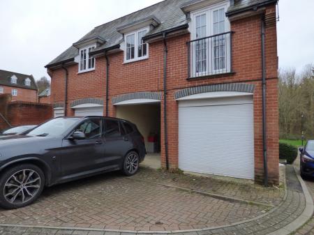 4 bedroom Town house to let in Greensleeves Drive, Brentwood, CM14
