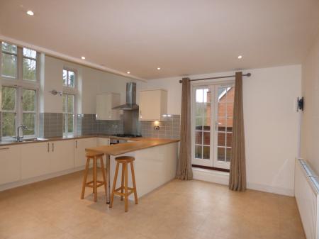 4 bedroom Town house to let in Greensleeves Drive, Brentwood, CM14