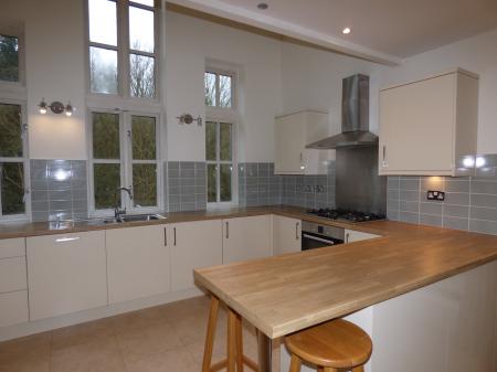 4 bedroom Town house to let in Greensleeves Drive, Brentwood, CM14