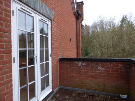 4 bedroom Town house to let in Greensleeves Drive, Brentwood, CM14