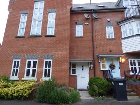 4 bedroom Town house to let in Greensleeves Drive, Brentwood, CM14