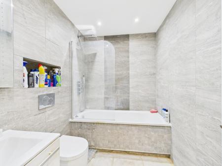 1 bedroom Flat for sale in 15 -16 London Street, Town Centre, Basingstoke, RG21