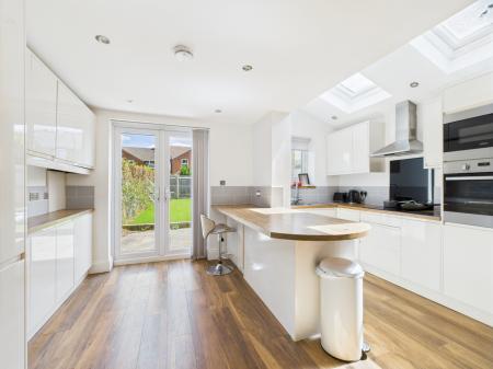 3 bedroom End of terrace house for sale in Alexandra Road, Basingstoke, RG21