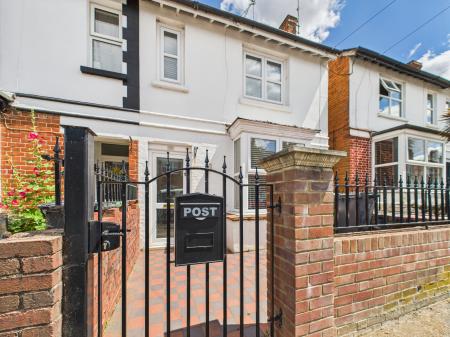 3 bedroom End of terrace house for sale in Alexandra Road, Basingstoke, RG21