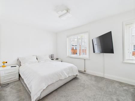 3 bedroom End of terrace house for sale in Alexandra Road, Basingstoke, RG21