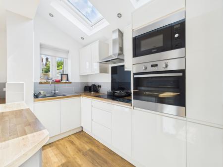 3 bedroom End of terrace house for sale in Alexandra Road, Basingstoke, RG21