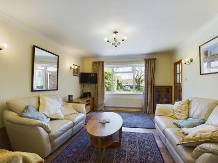 3 bedroom Bungalow for sale in Barn Lane, Oakley, RG23