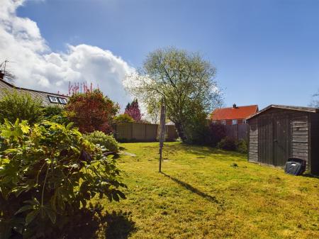 3 bedroom Bungalow for sale in Barn Lane, Oakley, RG23