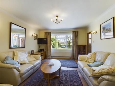 3 bedroom Bungalow for sale in Barn Lane, Oakley, RG23