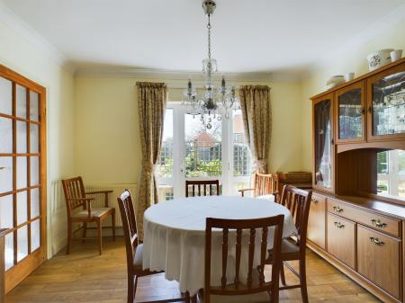 3 bedroom Bungalow for sale in Barn Lane, Oakley, RG23