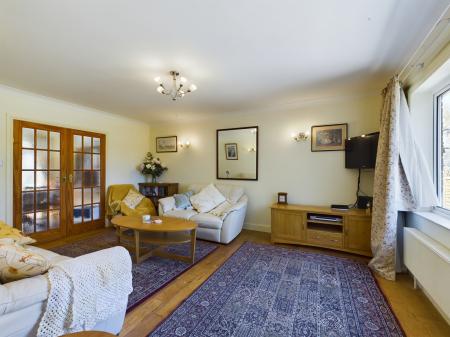 3 bedroom Bungalow for sale in Barn Lane, Oakley, RG23