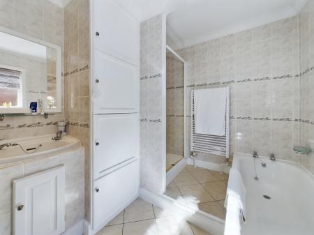 3 bedroom Bungalow for sale in Barn Lane, Oakley, RG23