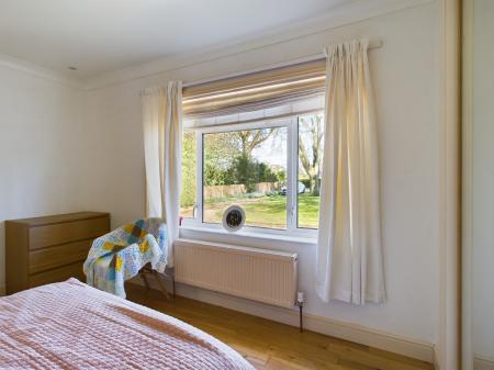 3 bedroom Bungalow for sale in Barn Lane, Oakley, RG23