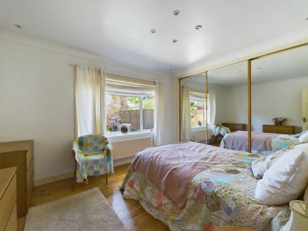 3 bedroom Bungalow for sale in Barn Lane, Oakley, RG23