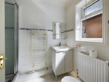 3 bedroom Bungalow for sale in Barn Lane, Oakley, RG23