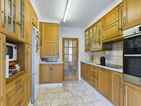 3 bedroom Bungalow for sale in Barn Lane, Oakley, RG23