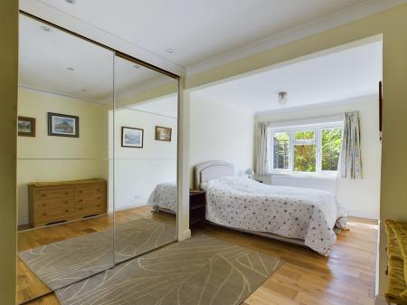 3 bedroom Bungalow for sale in Barn Lane, Oakley, RG23