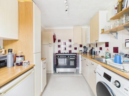 4 bedroom Semi-detached house for sale in Baynard Close, Basingstoke, RG21