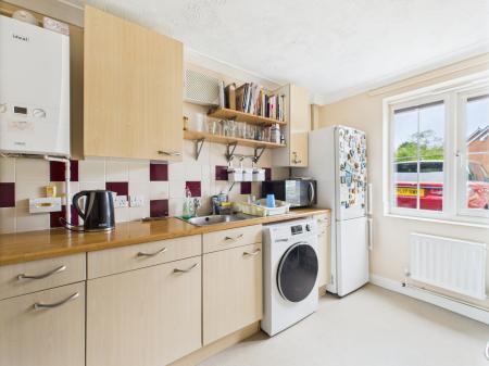 4 bedroom Semi-detached house for sale in Baynard Close, Basingstoke, RG21