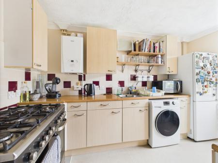 4 bedroom Semi-detached house for sale in Baynard Close, Basingstoke, RG21