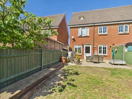 4 bedroom Semi-detached house for sale in Baynard Close, Basingstoke, RG21