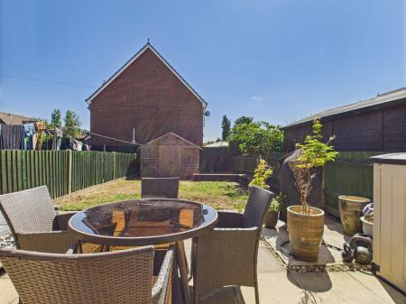4 bedroom Semi-detached house for sale in Baynard Close, Basingstoke, RG21