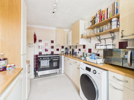 4 bedroom Semi-detached house for sale in Baynard Close, Basingstoke, RG21