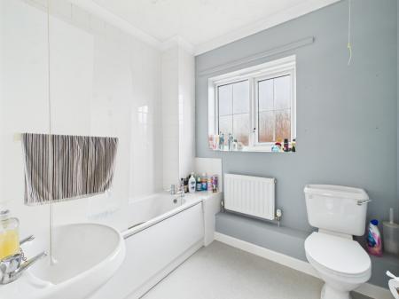 4 bedroom Semi-detached house for sale in Baynard Close, Basingstoke, RG21