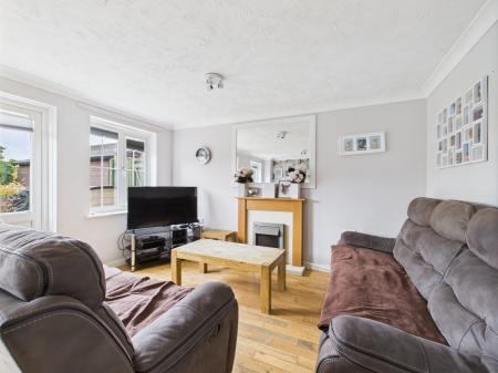 4 bedroom Semi-detached house for sale in Baynard Close, Basingstoke, RG21