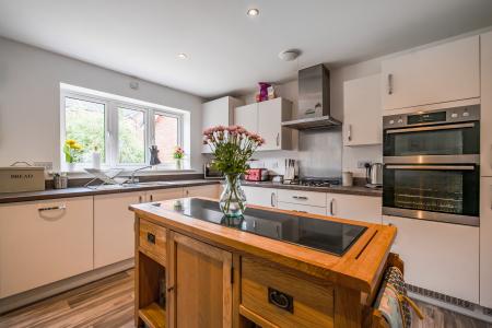 4 bedroom Detached house for sale in Blue Hut Way, Basingstoke, RG23