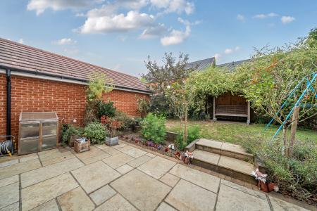 4 bedroom Detached house for sale in Blue Hut Way, Basingstoke, RG23