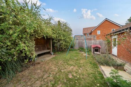 4 bedroom Detached house for sale in Blue Hut Way, Basingstoke, RG23