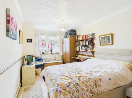 2 bedroom Flat for sale in Borodin Close, Basingstoke, RG22