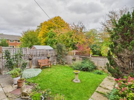 2 bedroom Flat for sale in Borodin Close, Basingstoke, RG22