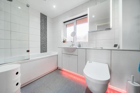 4 bedroom Detached house for sale in Brickfields Close, Lychpit, Basingstoke, RG24