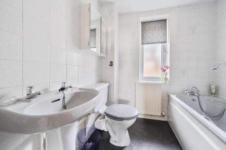 4 bedroom Detached house for sale in Brickfields Close, Lychpit, Basingstoke, RG24