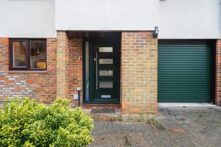 4 bedroom Detached house for sale in Brickfields Close, Lychpit, Basingstoke, RG24