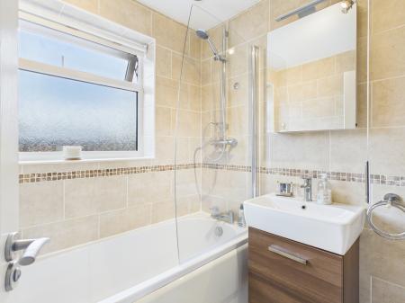 3 bedroom Detached house for sale in Broadhurst Grove, Lychpit, Basingstoke, RG24